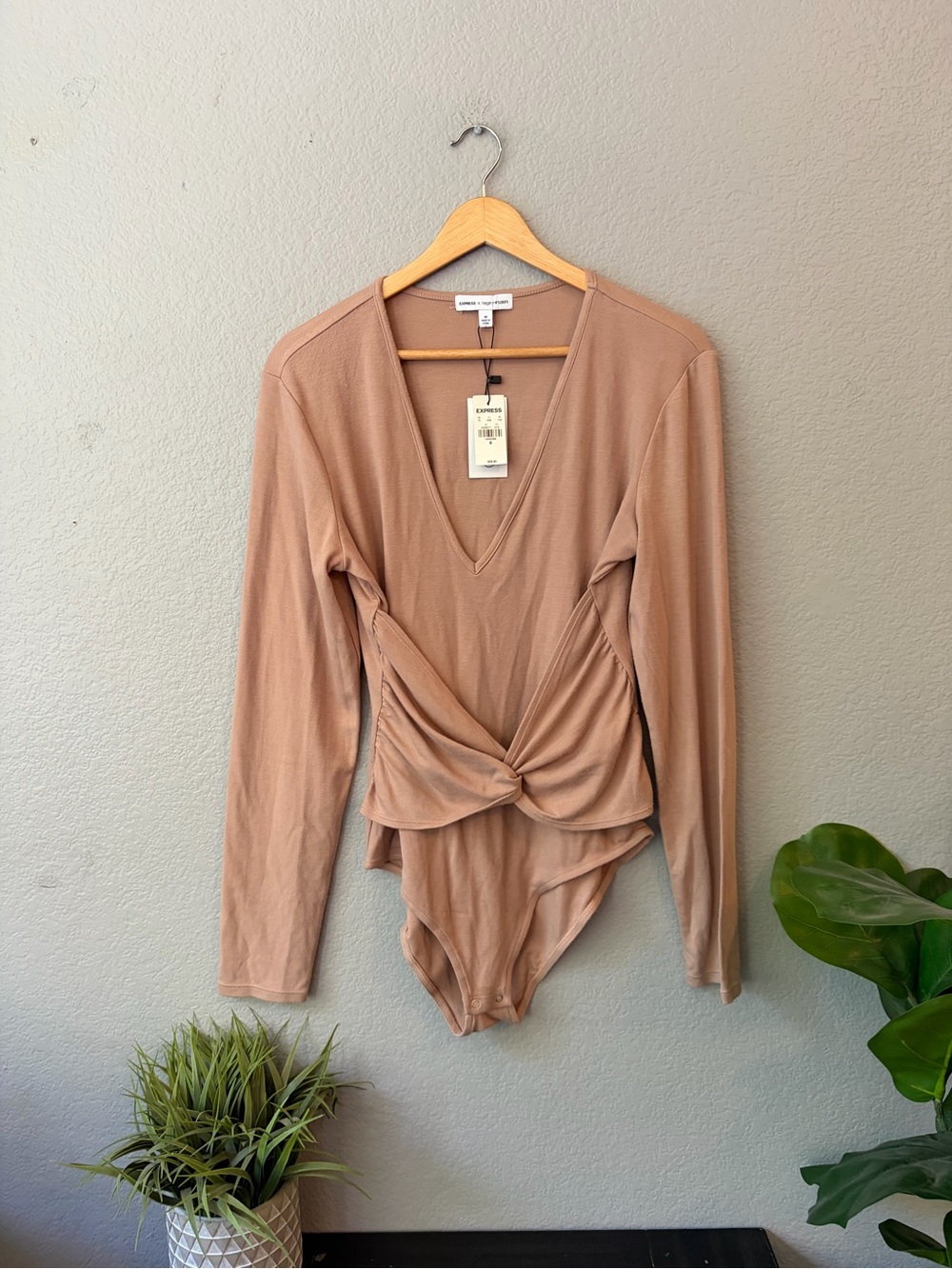 NWT Express X Negin Mirsalehi Mauve-Taupe V-Neck Twist-Front Bodysuit Size M